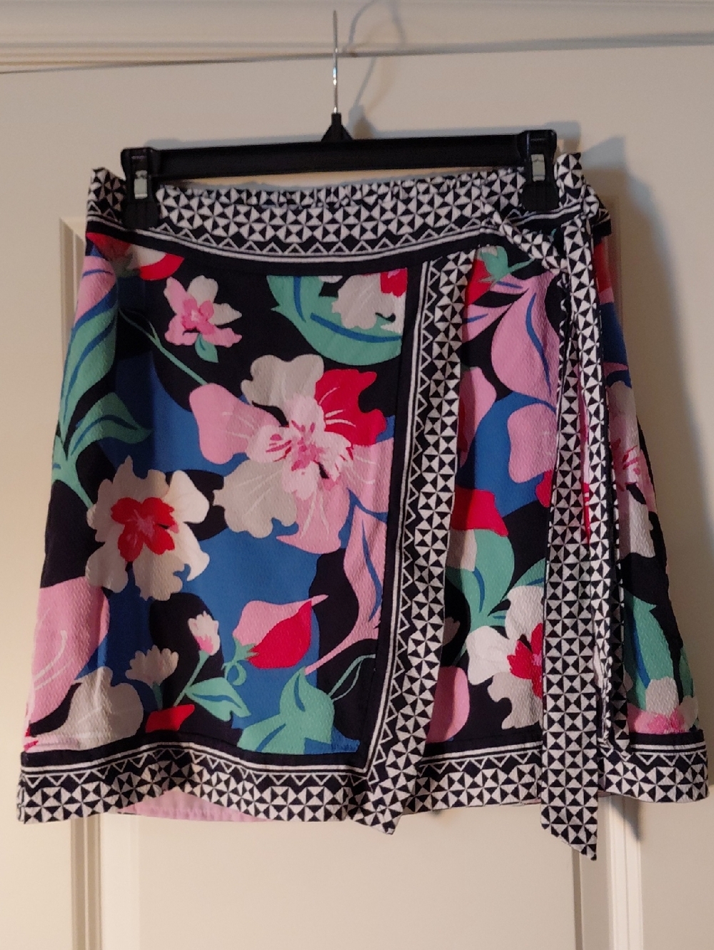 Nine West FUN Floral Skirt in Black, Pink & Blue, Small